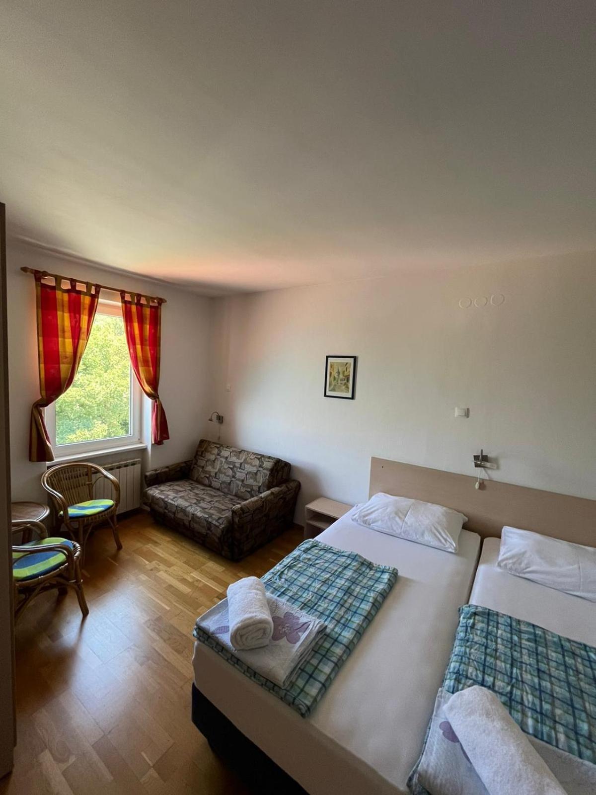 Bed&Breakfast Villa Eva Omišalj Exteriör bild