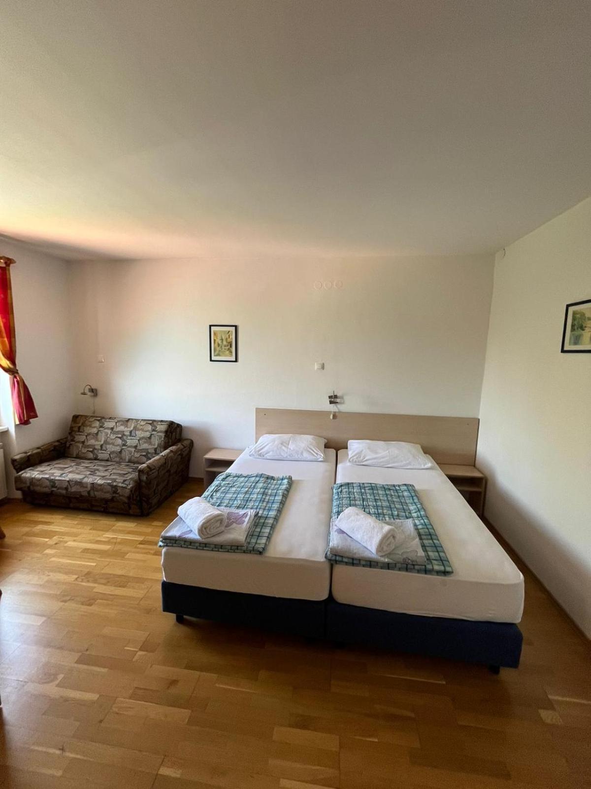 Bed&Breakfast Villa Eva Omišalj Rum bild