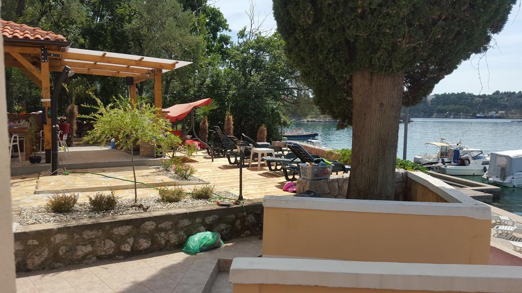 Bed&Breakfast Villa Eva Omišalj Exteriör bild
