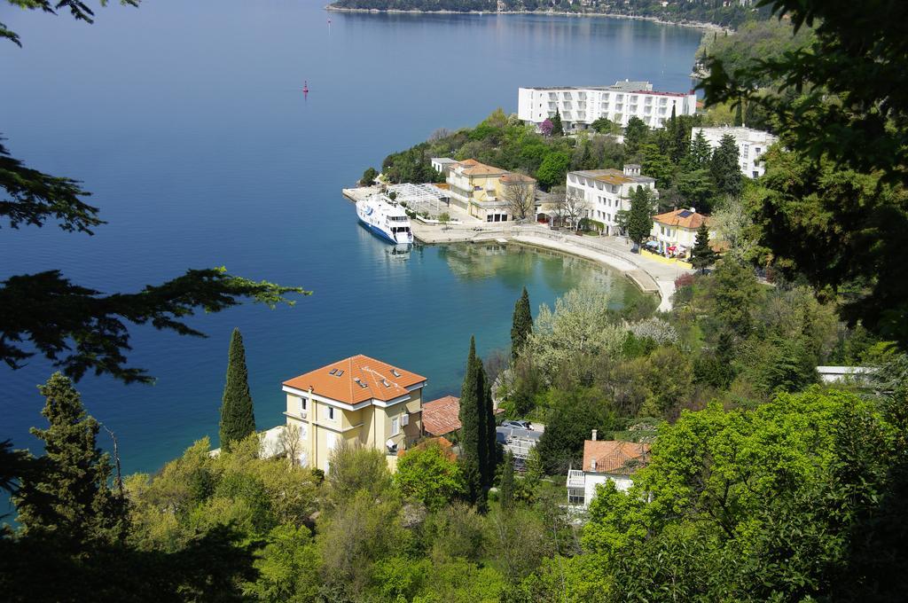 Bed&Breakfast Villa Eva Omišalj Exteriör bild