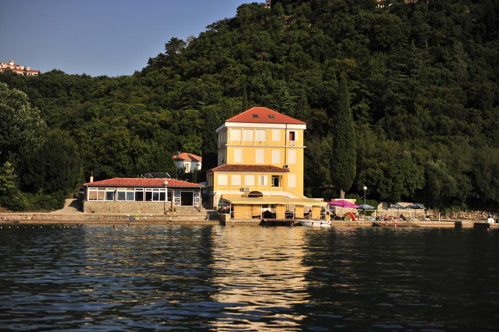 Bed&Breakfast Villa Eva Omišalj Exteriör bild